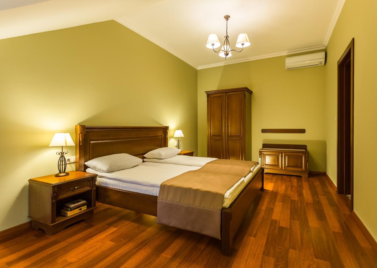 Apartament Hotel By Derenivska Kupil Nyzhne Solotvyno Exterior photo