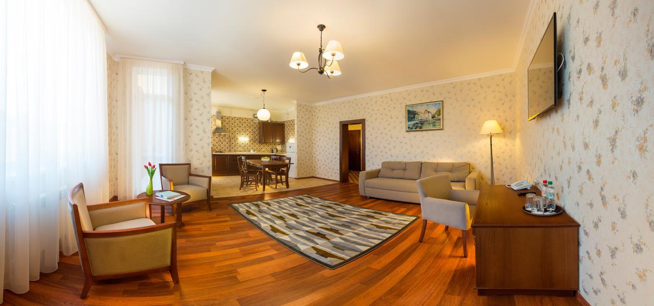 Apartament Hotel By Derenivska Kupil Nyzhne Solotvyno Exterior photo