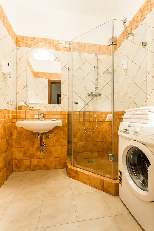 Apartament Hotel By Derenivska Kupil Nyzhne Solotvyno Exterior photo